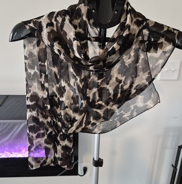 ​Ann Taylor Animal Print Lightweight Sheer Scarf - Neutral Leopard/Cheetah - Picture 6 of 6